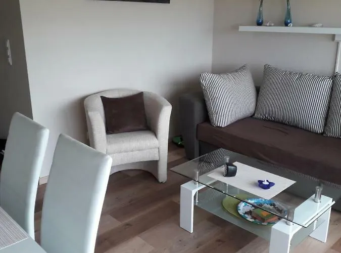 Appartement mit Balkon und Meerblick